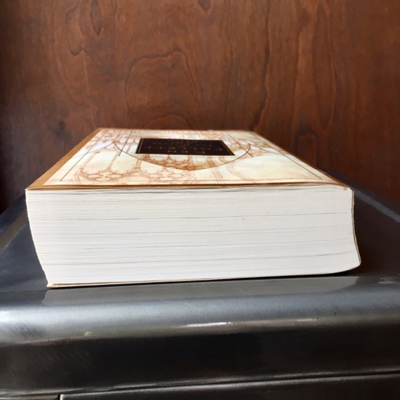 The Pillars of the Earth book by Ken Follett - Picture 5 of 5